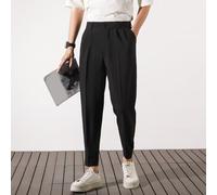 Pantalone alla caviglia stile tuta uomo essenziale che si abbina bene a qualsias