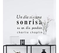 Parete parete della decorazione adesiva Un giorno senza un sorriso è un giorno perso. vinile decorativo è lo spagnolo. Homeroom Decoration adesivo decorativo Camera Commercio Ufficio.