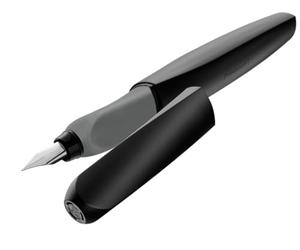 Pelikan Twist Nera, Penna Stilografica Ergonomica, per Destrimani e Mancini, per Scuola e Ufficio, Pennino M in Acciaio Inossidabile, Cartuccia Blu Lunga Inclusa, Ricaricabile
