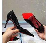Pelle verniciata nera con orlo laterale, taglia grande, fondo rosso, tacchi alti, punta affilata da donna, stiletti, bocca bassa, scarpe singole La tomaia è realizzata in classica pelle verniciata ner