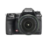 Pentax K-5 Fotocamera e Obiettivo 18-135mm WR, Sensore CMOS APS-C da 16,3 Megapixel, Display LCD da 3”, Video Full HD, Nero