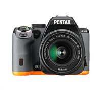 Pentax K S2 Kit Obiettivo da L 18 50 DC WR RE+DA L 50 200, Display LCD Orientabile da 3", Connettività Wi Fi ed NFC, Nero/Arancio