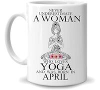 Per amante dello yoga, insegnante di yoga, istruttrice - Non sottovalutare mai una donna che ama lo yoga ed è nata ad aprile, tazza da caffè e tè in ceramica bianca da 11 once per ragazza, figlia