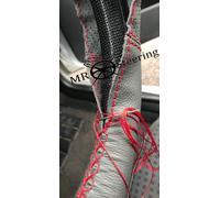 Per Holden Commodore Vy Vz Grigio Bicolore Volante IN Pelle Cover Cuciture Rosse