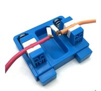 Per un aiuto di saldatura orientato alla precisione con estremità a coccodrillo per ridurre al minimo il movimento durante il lavoro di elettronica fine