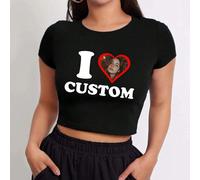 Personalizza la maglietta corta da donna con il tema "I Love", aggiungi il tuo testo e foto (motivo a badge/foto di coppia/foto di famiglia/selfie/foto dell'animale domestico, ecc.), la tua foto appar