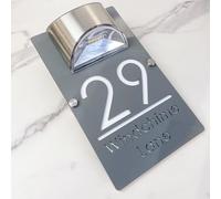 Personalizzato Solar-Powered LED Door Number Sign, Modern Laser-Cut 3D Address Plaque Waterproof Outdoor House Number Sign Custom Address Plaque for Homes, Apartments, Hotels, Yard, Porch (Grey White)