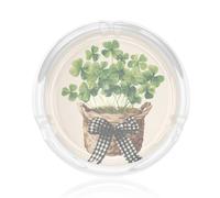 Pianta di trifoglio verde in un cestino di vimini, posacenere in vetro per sigarette, custodia per posacenere per la decorazione di casa e ufficio.
