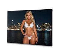 Piastre decorative con una donna in bikini bianco posa contro uno skyline della città di notte. Quadro decorativo su tela per soggiorno decorazione pasquale (30 x 40 cm)