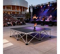 Piattaforma Leggera, Pieghevole e Portatile, caratterizzata da Un Design modulare e da Un Piano in Compensato Antiscivolo, Ideale per concerti, spettacoli ed Eventi. Facile da installare e t