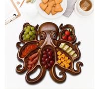 Piatto di salumi e polpo, snack, piatto di verdure, spezie, noci e patatine