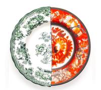 Seletti Piatto Fondo in Porcellana Ø Cm.25,4 H.4,2 "Hybrid-Cecilia | Seletti Hybrid Cecilia Piatto Fondo Ø 25,4 cmQuando l'arte si mette a tavola! Il piatto fondo Seletti Hybrid Cecilia trasfor