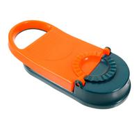 Piccolo gnocchia di gnocchia di gnocchia che creano strumento gnocchi per la