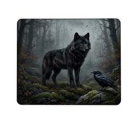 Piccolo tappetino per mouse cinematografico a tema lupo nero e corvo | Atmosfera di foresta Moody, illustrazione della fauna selvatica, tema natura gotica, estetica scura, scena boschiva
