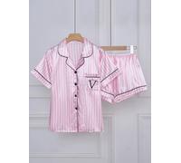 Pigiama a maniche corte e pantaloncini con tasca a lettera ricamata a righe, pigiama casual in raso con colletto con risvolto e dettaglio bottoni