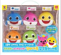 Pinkfong Baby Shark Sensory Play Set Soft Squeak Singing Dolls giocattolo e...