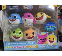 Pinkfong Baby Shark Sensory Play Set Soft Squeak Singing Dolls giocattolo e p...