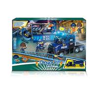 Pinypon Action - Super Camion della Polizia, veicolo giocattolo con luci 3 in 1, contenitore e palcoscenico di gioco, 1 moto, 1 mini elicottero, 2 figure, polizia e prigioniero e accessori, Famosa