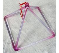 Piramide cantante in cristallo di colore rosa con percussore e cinghia for appendere, for la meditazione dell'equilibrio dei chakra del bagno sonoro(5inch)
