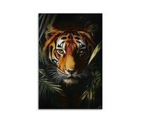 Pittura a olio con animali - Potente tigre del Bengala che emerge dalle ombre della giungla, sguardo intenso, illuminazione drammatica chiaroscuro, stile iperrealistico arte da appendere contemporanea
