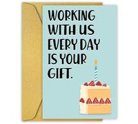 PIUST Biglietto di compleanno divertente per collega, divertente biglietto di compleanno per ufficio per colleghi e amici, lavorare con noi ogni giorno è il tuo regalo (28)