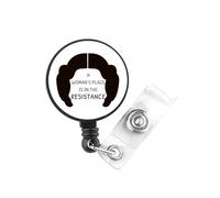 PLITI Regalo femminismo Regalo per l'empowerment delle donne Un posto di una donna è nella resistenza Bobina di badge femminista per infermiere medico (Place Resistance badgeU)