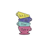PLITI Spilla a forma di Alice con scritta in lingua inglese "We Are All Mad Here", regalo per amanti della principessa, gatto sorridente, regalo per fan del Cheshire, Medio, Acciaio inossidabile