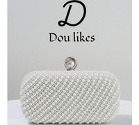 Pochette da sera con perle e filtro luce soffusa, delicata e lussuosa. La chiusura con perle e strass sulla parte superiore è il tocco finale, dotata di una catena metallica rimovibile, può essere por