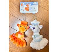 Pokémon Center Vulpix e Alolan Vulpix coppia magnetica mascotte peluche esclu...