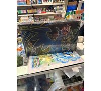 Pokémon: Collezione Ultra Premium Mega Charizard X-ex del GCC Pokémon (due carte promozionali olografiche, 18 buste di espansione e accessori premium)