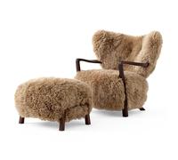 Poltrona &Tradition Wulff ATD2 in Pelle di Pecora Color Miele 50 Mm/ Noce Oliato, Incluso Pouf ATD3.