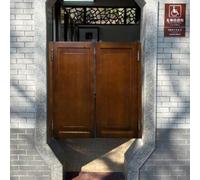 Porta a battente in legno massello per cucina, pub o ingresso del negozio, include cerniere a molla, elegante divisorio interno per bancone maggiordomo