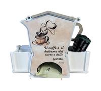 Porta cialde e capsule per caffè in legno a forma di moka con tazzine laterali per zucchero e bastoncini. Ideale per chi vuole occupare poco spazio e vuole una cucina con stile.