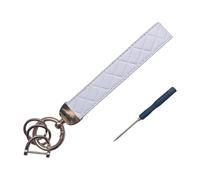 Portacodice moderno realizzato in inodore con struttura a clip rotante e cinturino da polso modificabile, portachiavi in pelle premium
