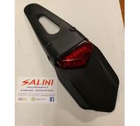 Portatarga con faro posteriore rosso a led più parafango con fori frecce moto