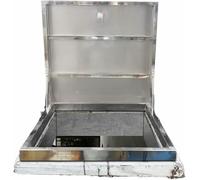 Portello di accesso sottotetto con parapioggia e ammortizzatore a gas per un ingresso sicuro nel loft