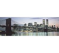 Poster con Stampa Artistica panoramica di Manhattan Skyline The Bridge And Beyond, 91,4 x 30,5 cm, panoramica, Ponte di Brooklyn, Torri gemelle, World Trade Center New York City Michael Pasdzior