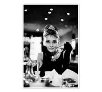 Posterlounge Audrey Hepburn in Colazione da Tiffany Poster di Celebrity Collection 20 x 30 cm Nero e Bianco Quadri Decorazione per pareti