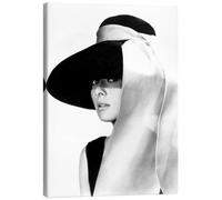 Posterlounge Colazione da Tiffany, Audrey con cappello Stampa su tela 30 x 40 cm Nero e Bianco Quadri Decorazione per pareti