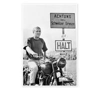 Posterlounge Steve McQueen in La grande fuga Poster di Celebrity Collection 20 x 30 cm Nero e Bianco Quadri Decorazione per pareti
