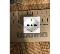 Presa Schuko Standard Bticino MATIXGO bianca JW4140A16 10pz
