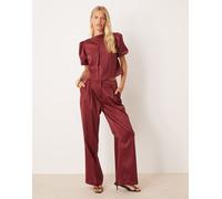 Pretty Lavish - Pantaloni in raso bordeaux con fondo ampio in coordinato-Rosso 46