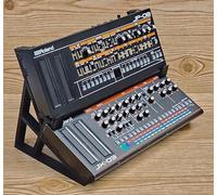 Prodotto negli Stati Uniti da THE ANALOG SOURCE Supporto da tavolo angolato a 2 livelli stampato in 3D per moduli audio sintetizzatori Roland Boutique A-01 D-05 JP-08 JU-06 JU-06A JX-03 JX-08 SH-01A