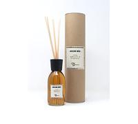 Profumo per ambienti 250ml Muschio Nero. Una fragranza dolce e calda che non mancherà di meravigliarvi.