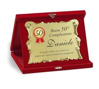 Pubblimania TARGA Personalizzata COMPLEANNO in Elegante Cofanetto di Velluto con età - Regalo Compleanno Originale per Uomo e Donna - Idea Regalo Divertente per 18 30 40 50 60 70 Anni (Compleanno)