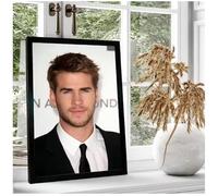 PUCHENGP Poster Liam Hemsworth Attore Star Del Cinema Poster Stampa Su Tela Foto Ritratto Immagini Decorazione Da Parete 50 * 70 Senza Cornice