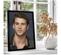 PUCHENGP Poster Liam Hemsworth Attore Star Del Cinema Poster Stampa Su Tela Foto Ritratto Immagini Decorazione Da Parete 50 * 70 Senza Cornice