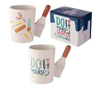 Puckator - Tazza in Ceramica con Manico a Forma di Raschietto, Multicolore, Altezza 11,5 cm, Larghezza 13,5 cm, profondità 8,5 cm