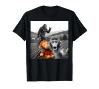 Punch Monkey Funny Bigfoot Selfie Punch Monkey Maglietta