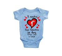 Puzzletee Body Neonato Personalizzato - Il Nostro Primo San Valentino in 3 - PERSONALIZZA NOME - Tessuto morbido, Puro Cotone, Chiusura a Pressione (Celeste, 12-18 Mesi)